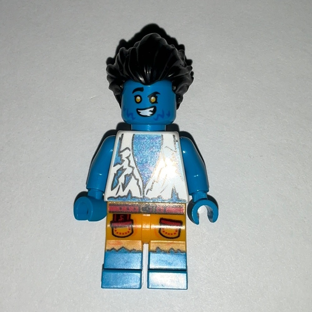 Dreamzzz Minifigures  logran LEGO Minifigure with Blue and White Outfit
